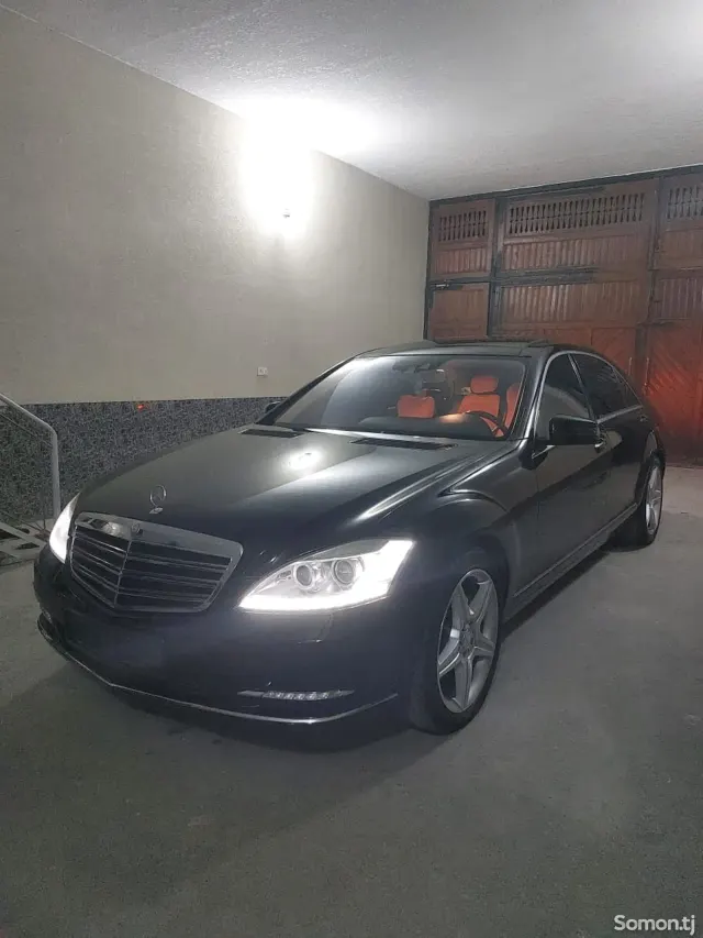 Mercedes-Benz S class 2011 · 5.0 AT