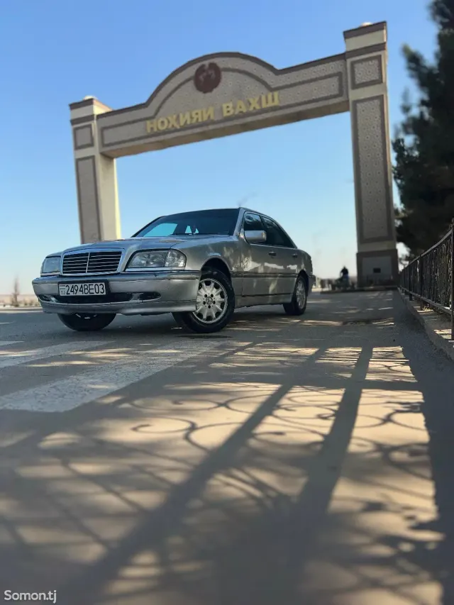 Mercedes-Benz C class 2000 · 2.4 AT