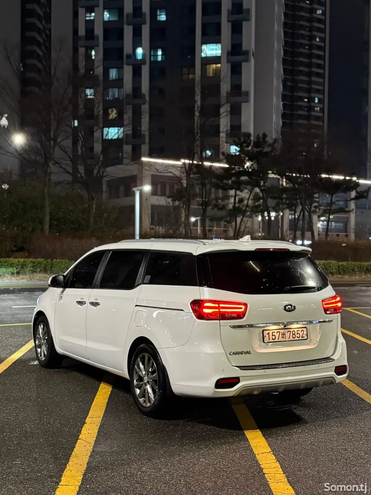 Kia Carnival 2019 · 2.2 AT