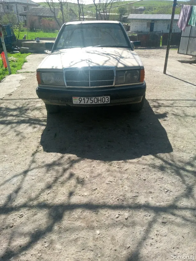 Mercedes-Benz W201 1989 · 2.0 MT