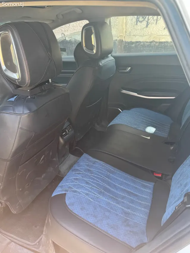 Hongqi E-HS3 2019 · AT