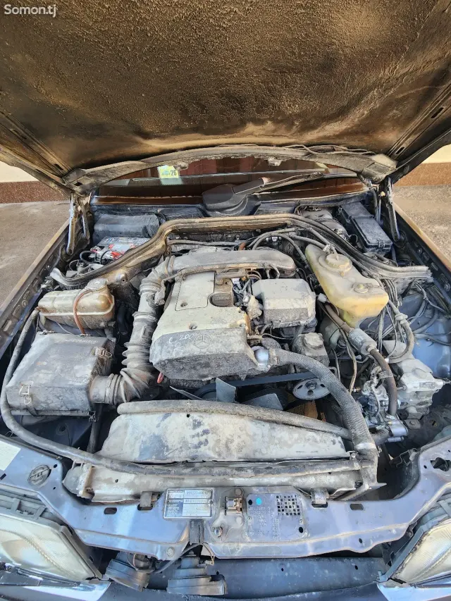 Mercedes-Benz W124 1991 · 2.0 MT