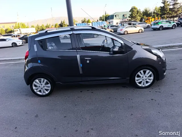 Chevrolet Spark 2015 · 1.1 AT