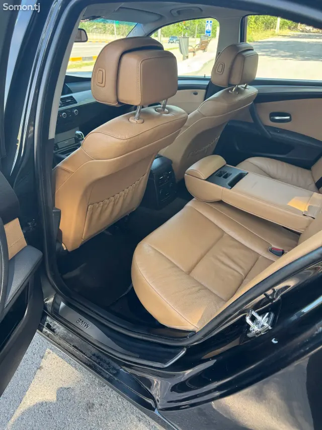 BMW 5 series 2010 · 2.5 AT