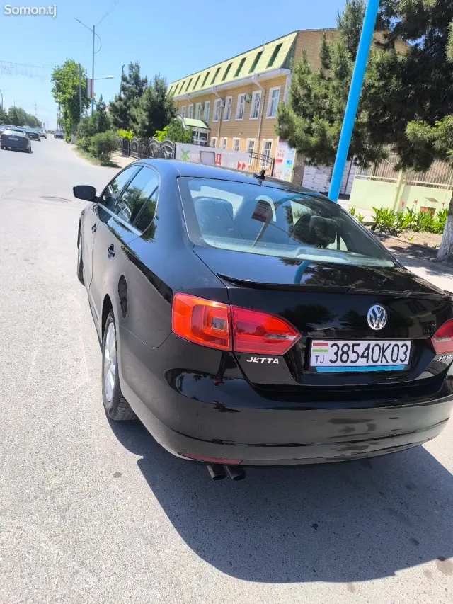 Volkswagen Jetta 2013 · 2.5 AT