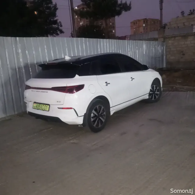BYD E2 2025 · AT