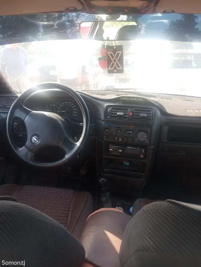 Opel Vectra A 1992 · 1.6 MT