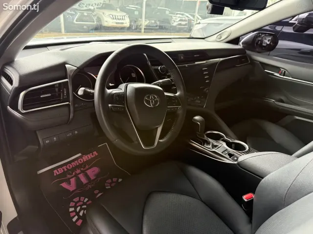 Toyota Camry 2019 · AT