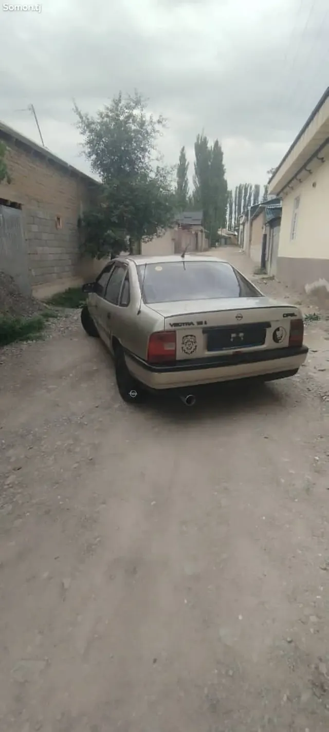 Opel Vectra A 1992 · 1.6 MT
