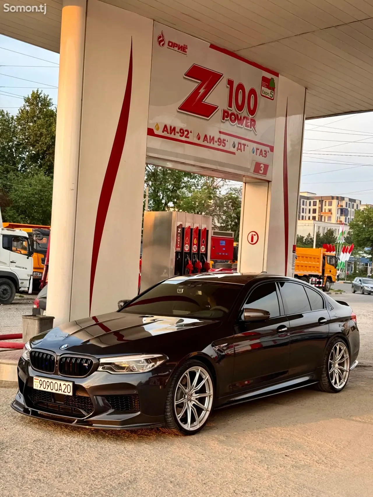 BMW M5 2018 · 4.4 AT