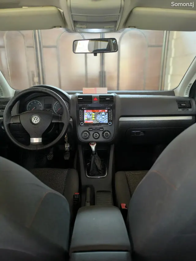 Volkswagen Golf 2007 · 1.6 MT