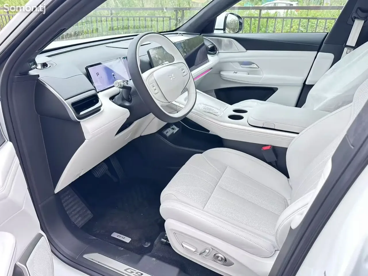 Xpeng G9 2025 · AT