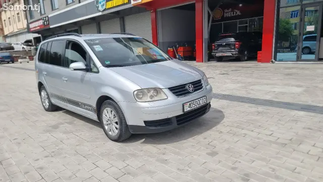 Volkswagen Touran 2006 · 1.6 AT