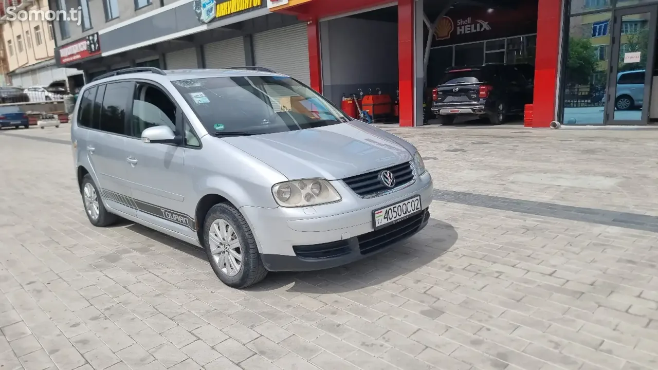 Volkswagen Touran 2006 · 1.6 AT