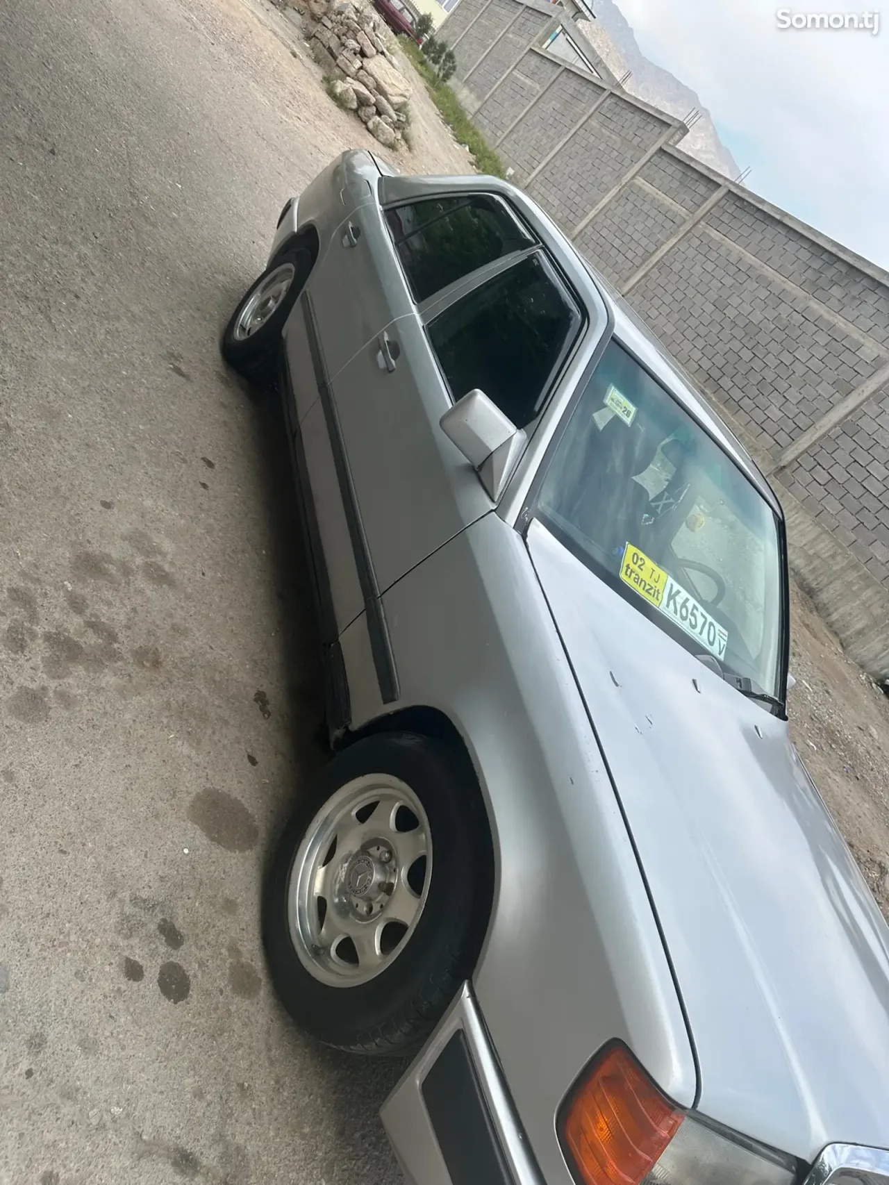 Mercedes-Benz W124 1987 · 2.0 MT
