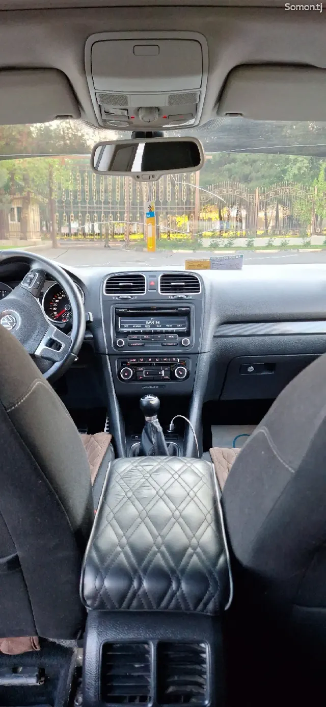 Volkswagen Golf 2012 · 1.6 MT