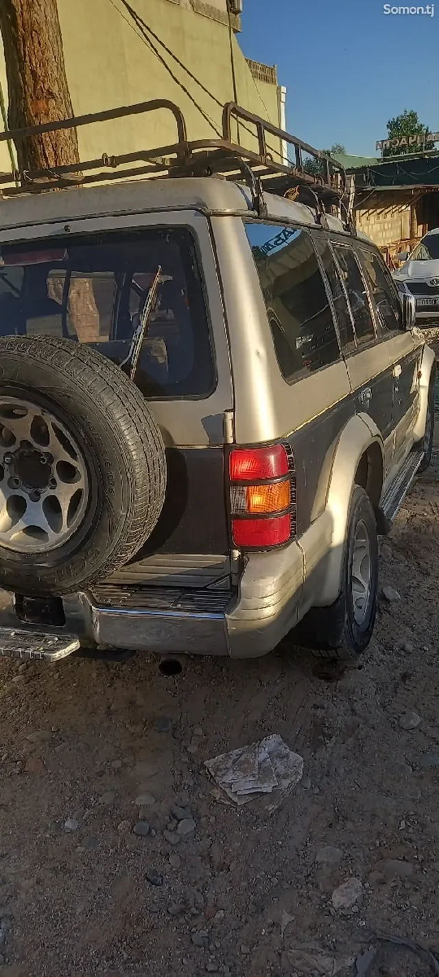Mitsubishi Pajero iO 1967 · 3.0 AT