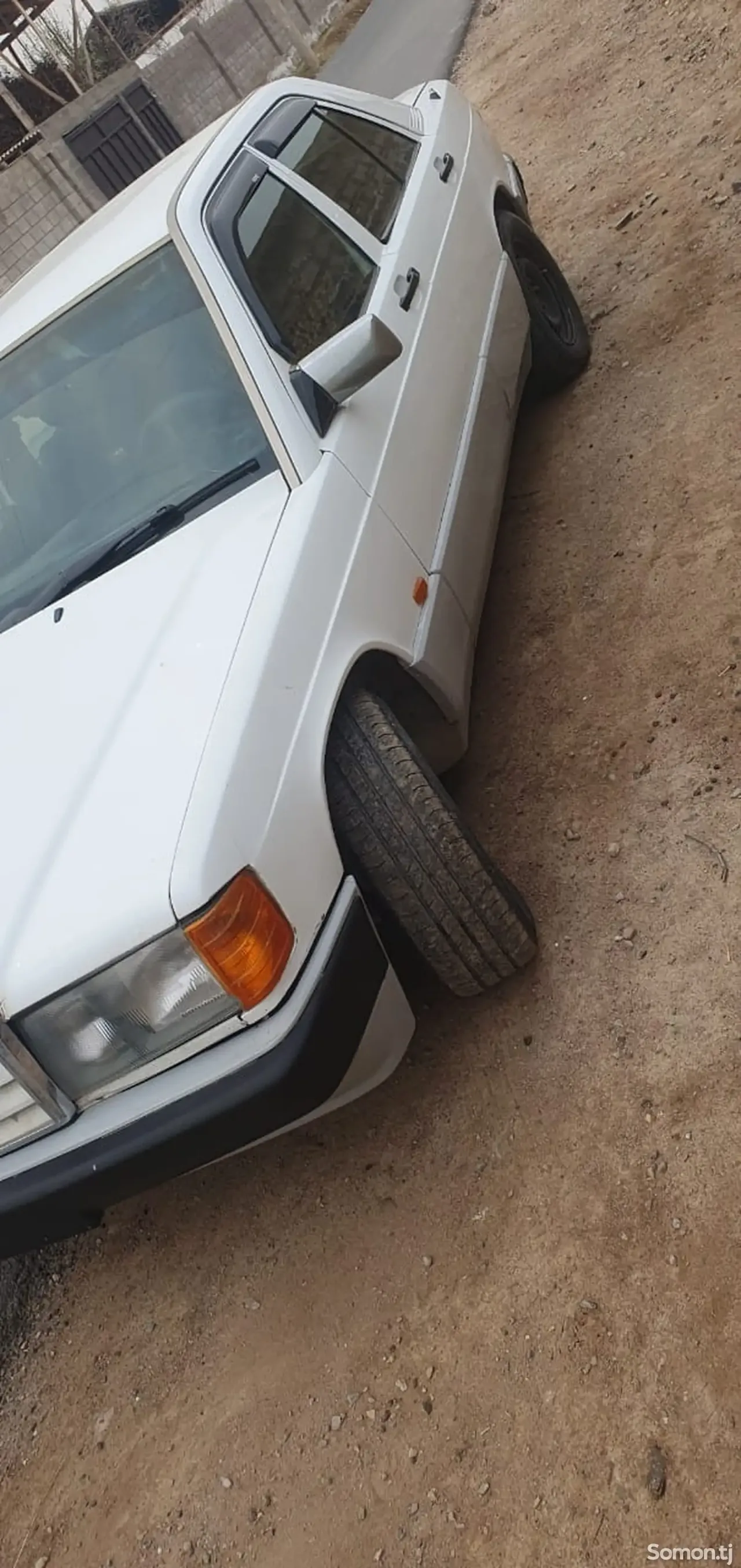 Mercedes-Benz W201 1993 · 2.0 MT
