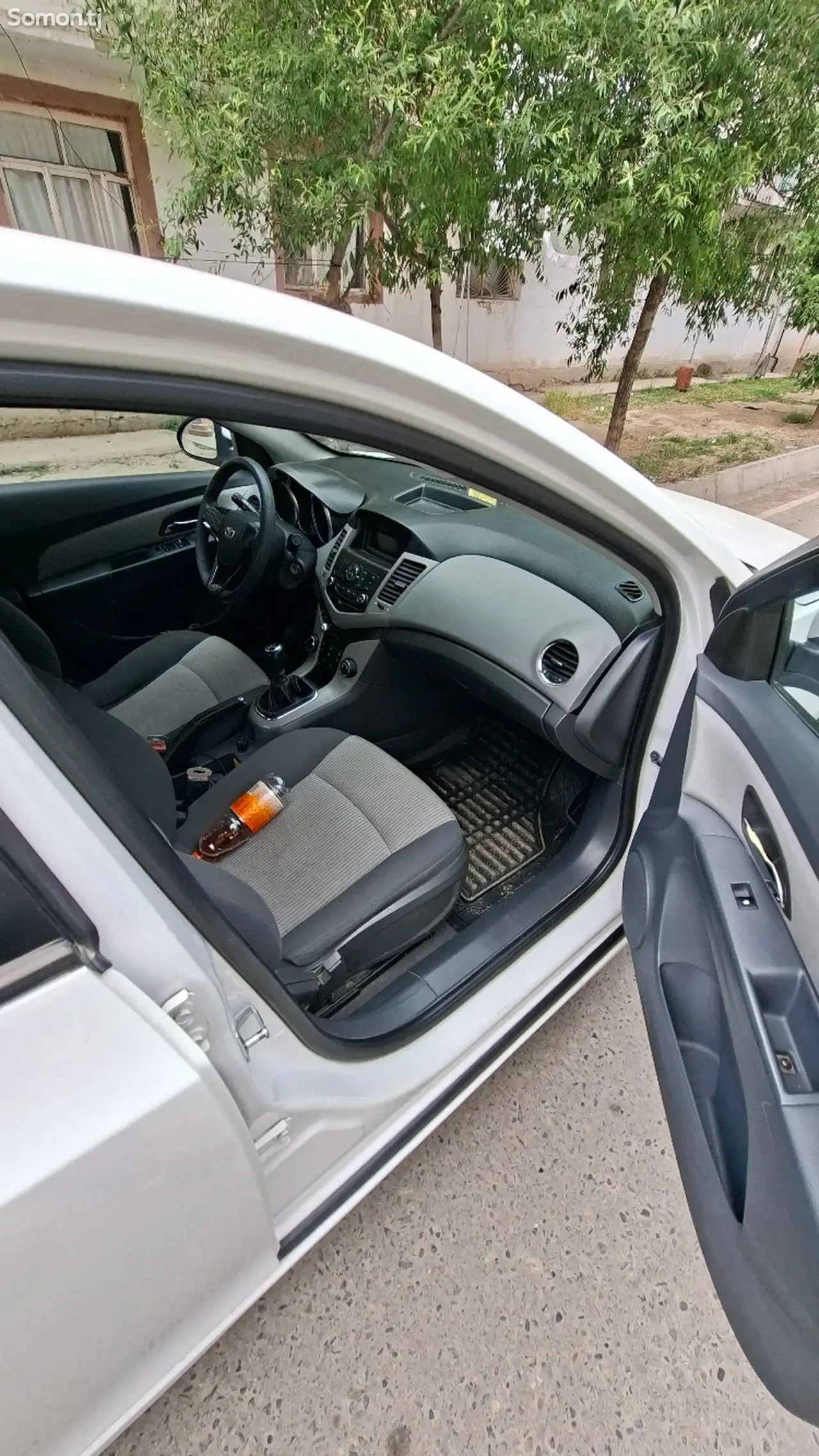 Chevrolet Cruze 2009 · 1.6 MT