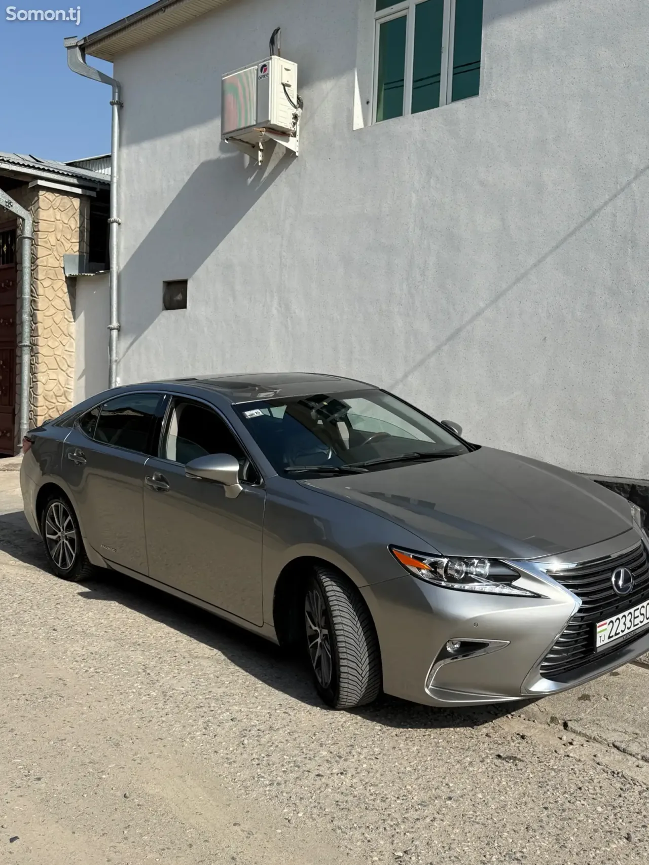 Lexus ES series 2016 · 2.5 AT