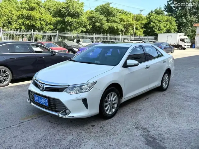 Toyota Camry 2016 · AT