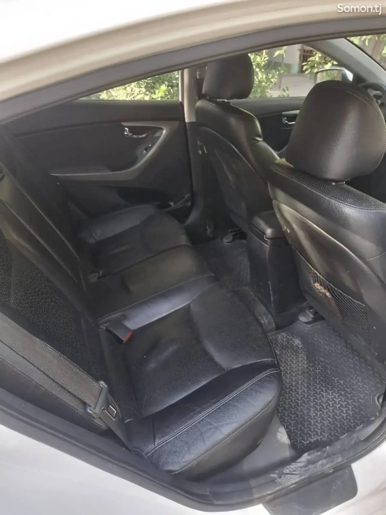Hyundai Avante 2012 · 1.6 AT