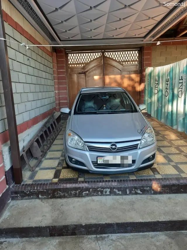 Opel Astra H 2010 · 1.6 MT