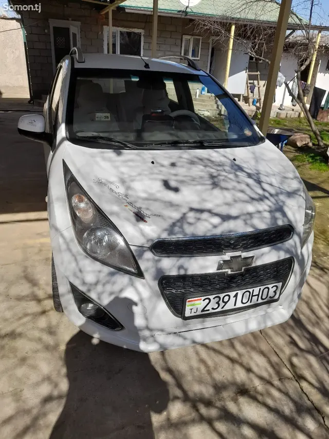 Chevrolet Spark 2014 · 1.1 AT