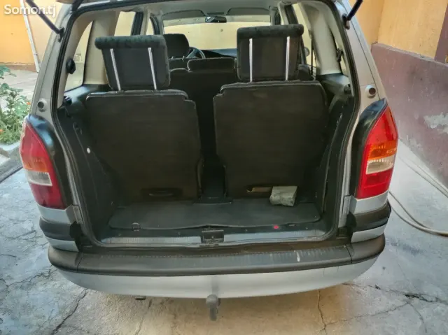 Opel Zafira 1999 · 1.8 MT
