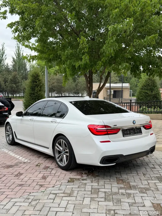 BMW 7 series 2017 · 4.0 AT