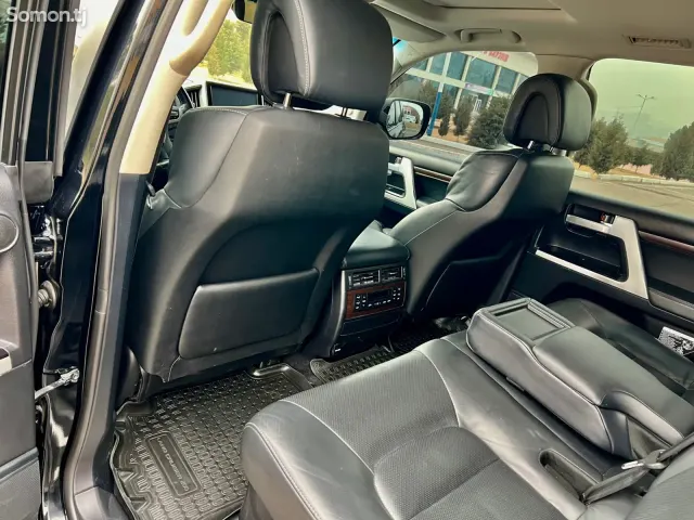 Toyota Land Cruiser 2018 · 4.5 AT