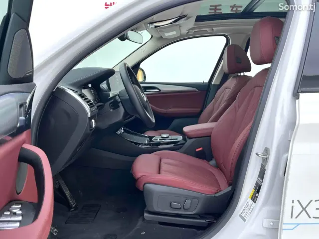 BMW iX 2025 · AT