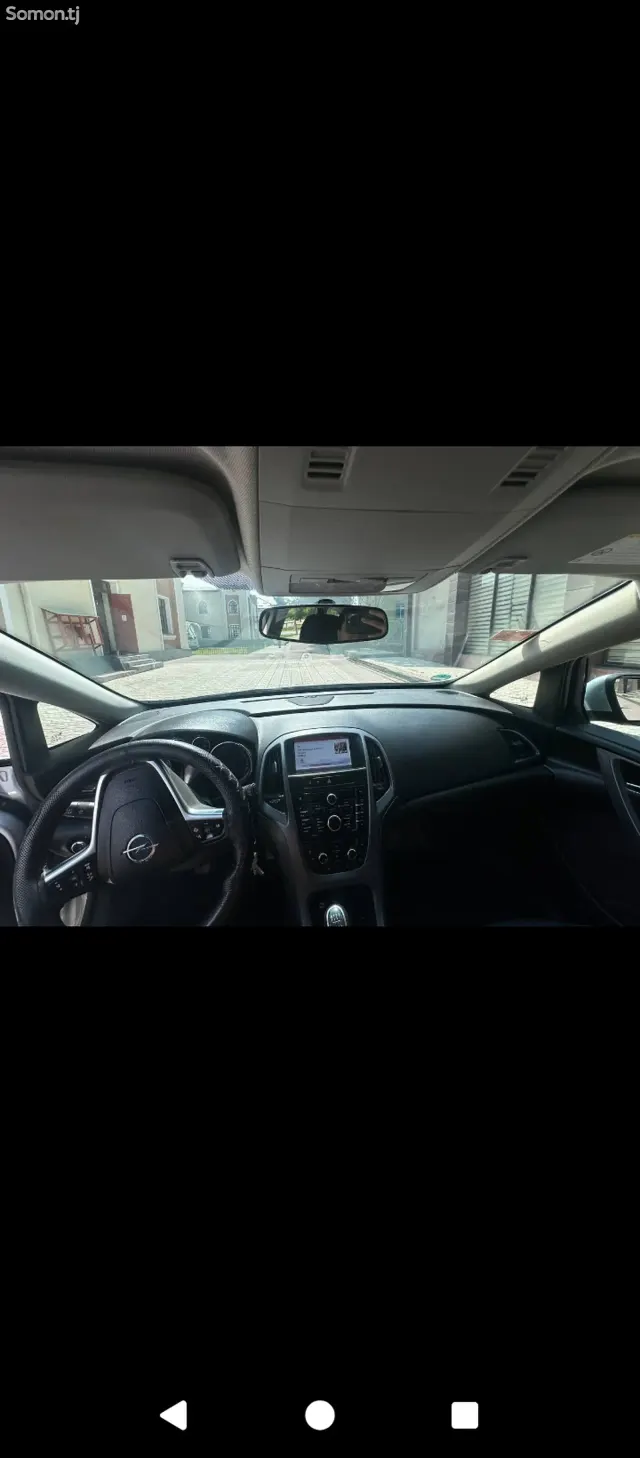 Opel Astra J 2014 · 1.4 MT