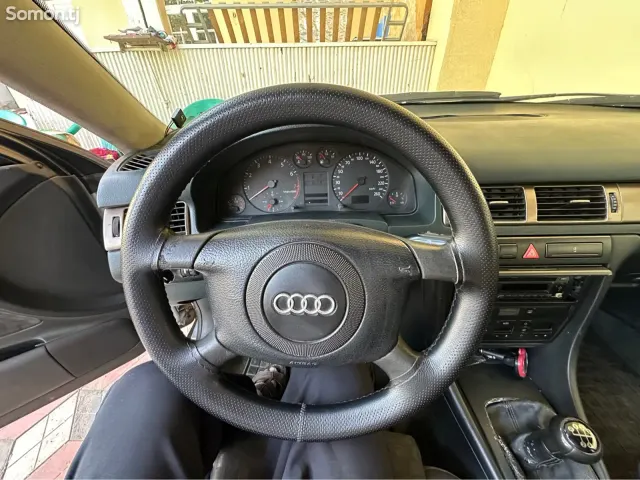 Audi A6 1998 · 2.2 MT
