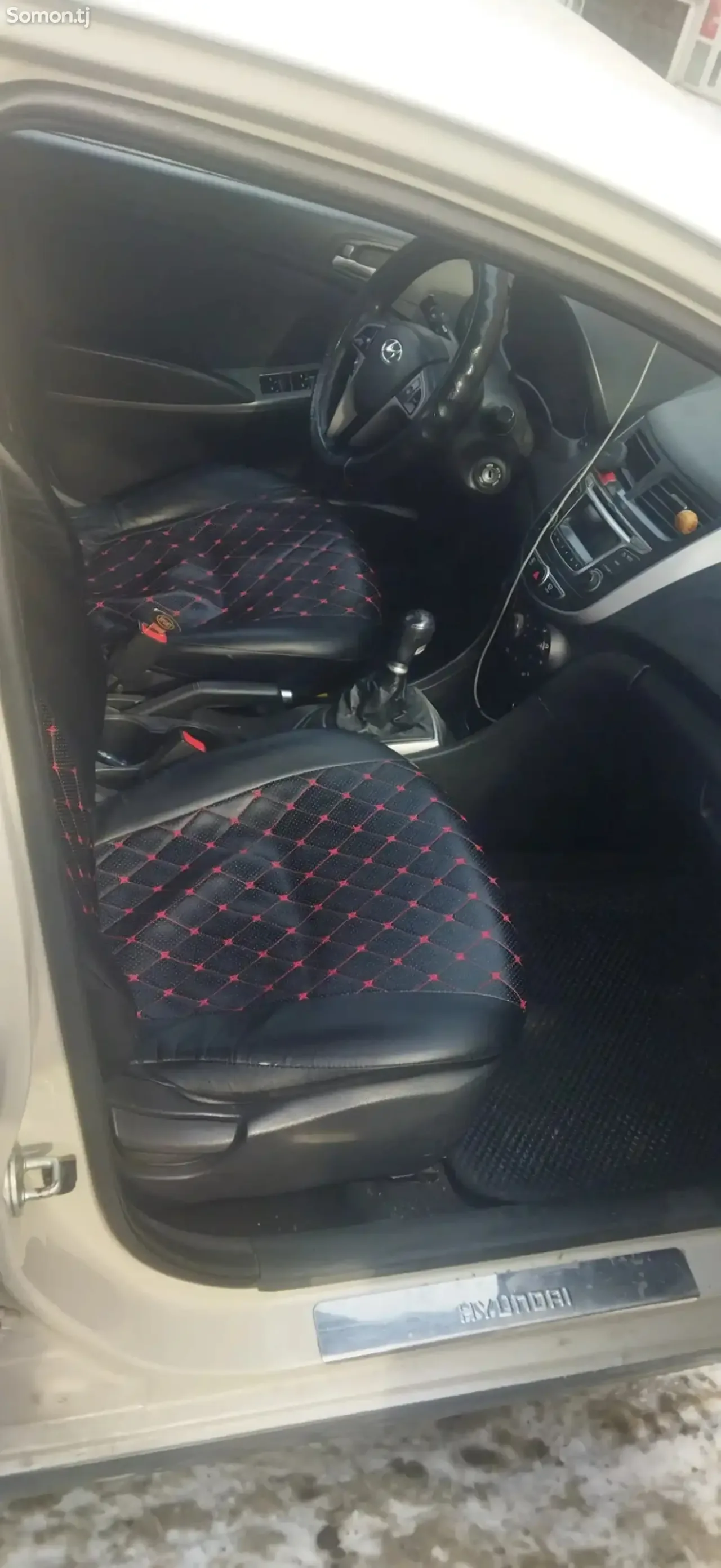 Hyundai Solaris 2015 · 1.6 MT