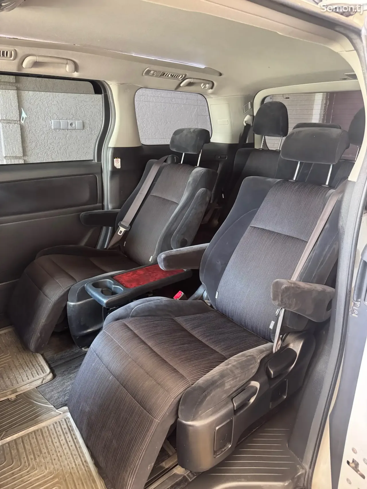 Toyota Vellfire 2014 · 2.4 AT