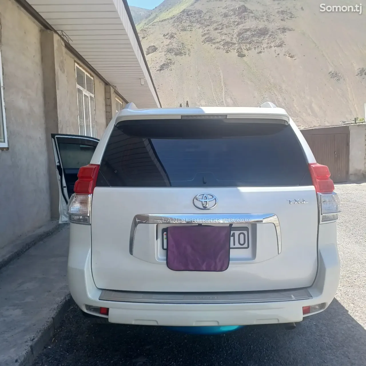 Toyota Land Cruiser Prado 2013 · 2.7 MT