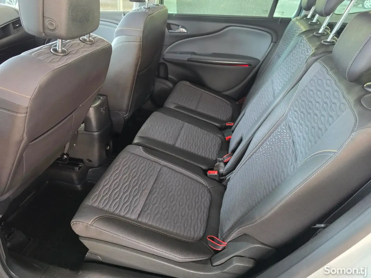 Opel Zafira 2015 · 1.6 MT