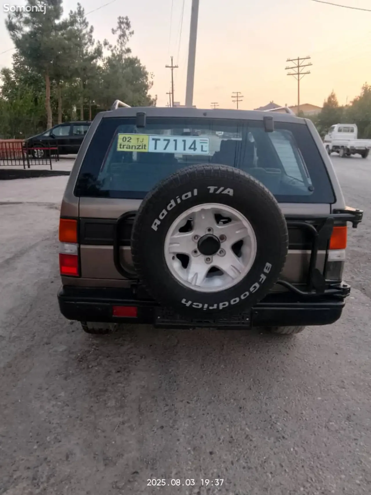 Nissan Terrano 1990 · 2.4 MT