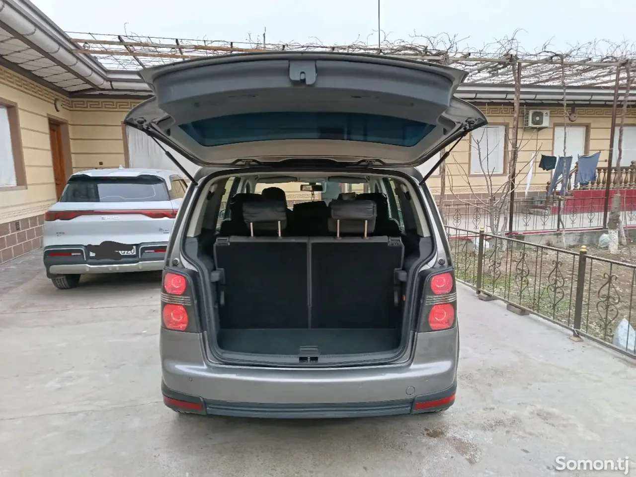 Volkswagen Touran 2008 · 1.4 AT