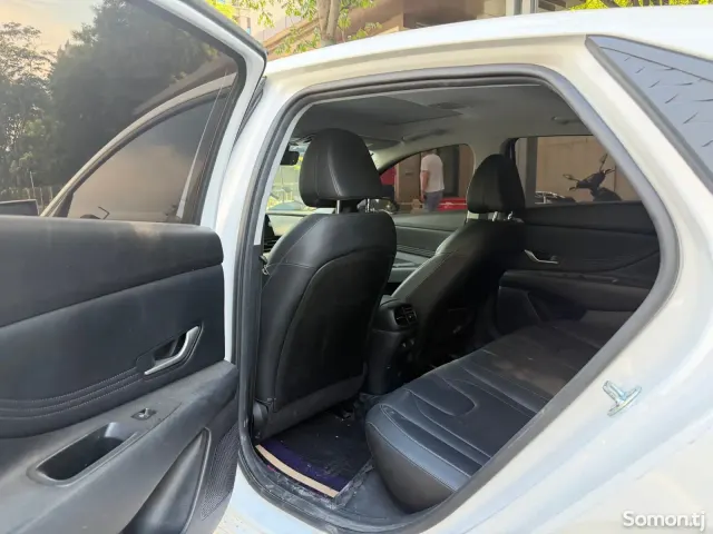 Hyundai Elantra 2024 · 1.5 CVT