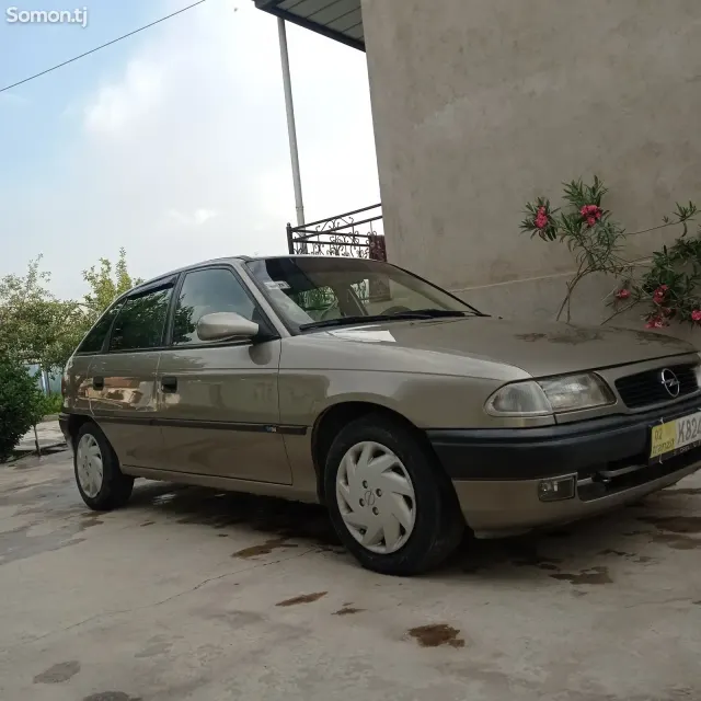 Opel Astra F 1996 · 1.6 MT