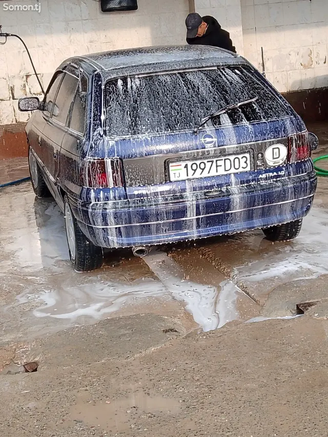 Opel Astra F 1997 · 1.6 MT