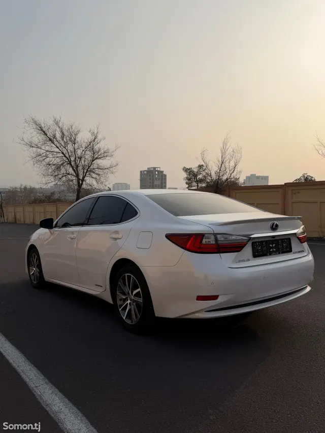 Lexus ES series 2016 · 3.0 AT