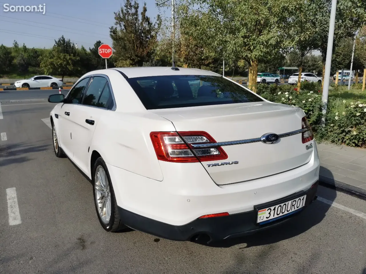 Ford Taurus 2017 · 3.5 AT
