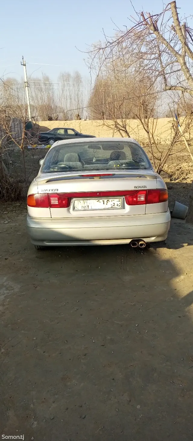 Hyundai Sonata 1994 · 1.8 MT