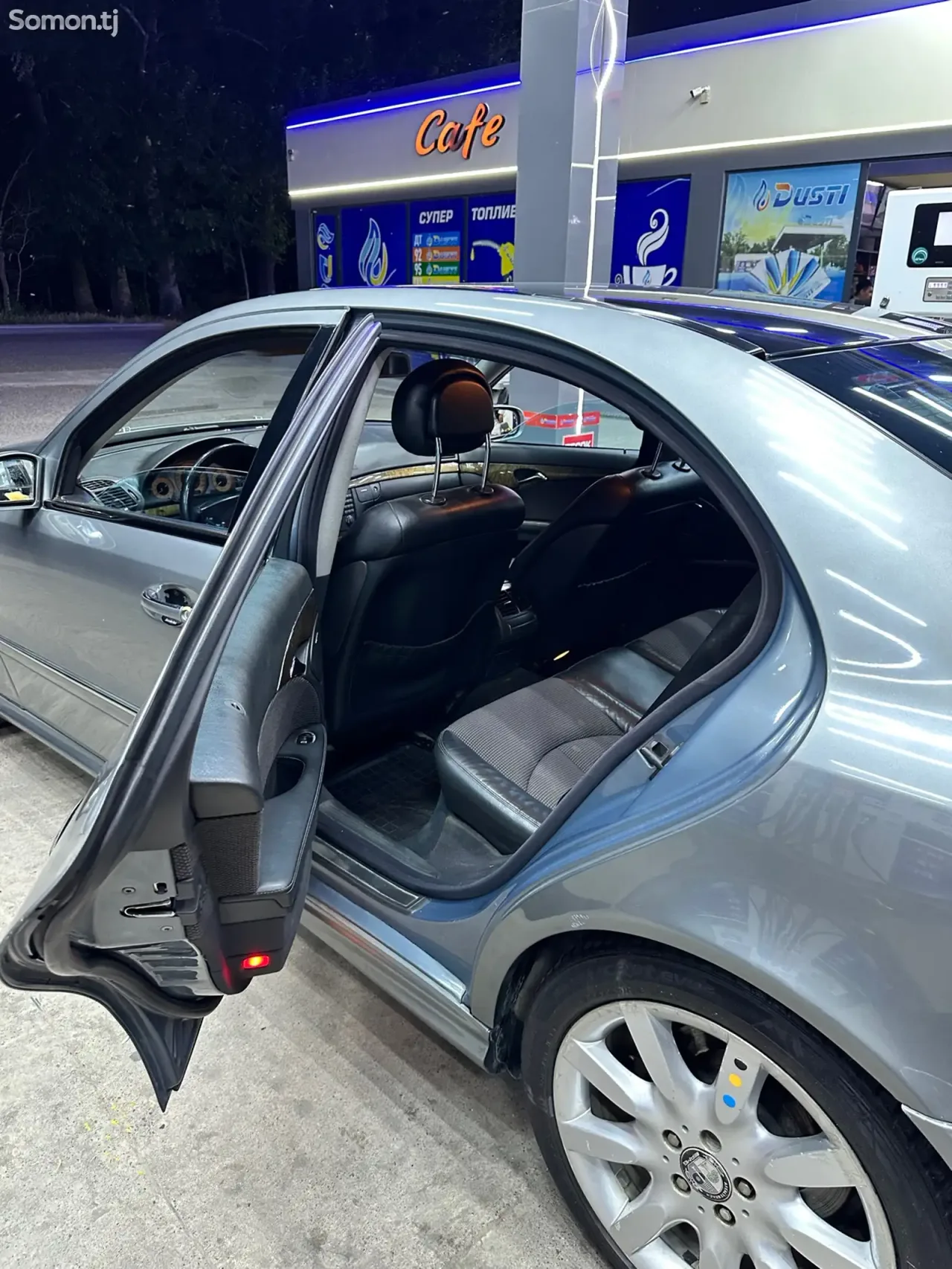 Mercedes-Benz E class 2004 · 3.2 AT