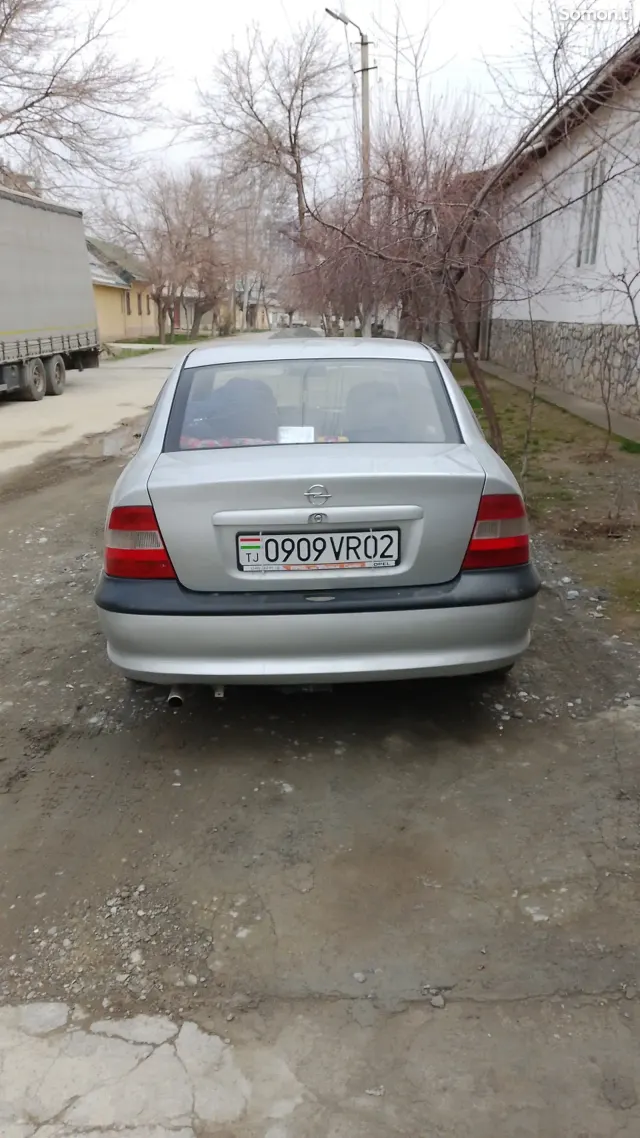 Opel Vectra B 1995 · 1.6 MT