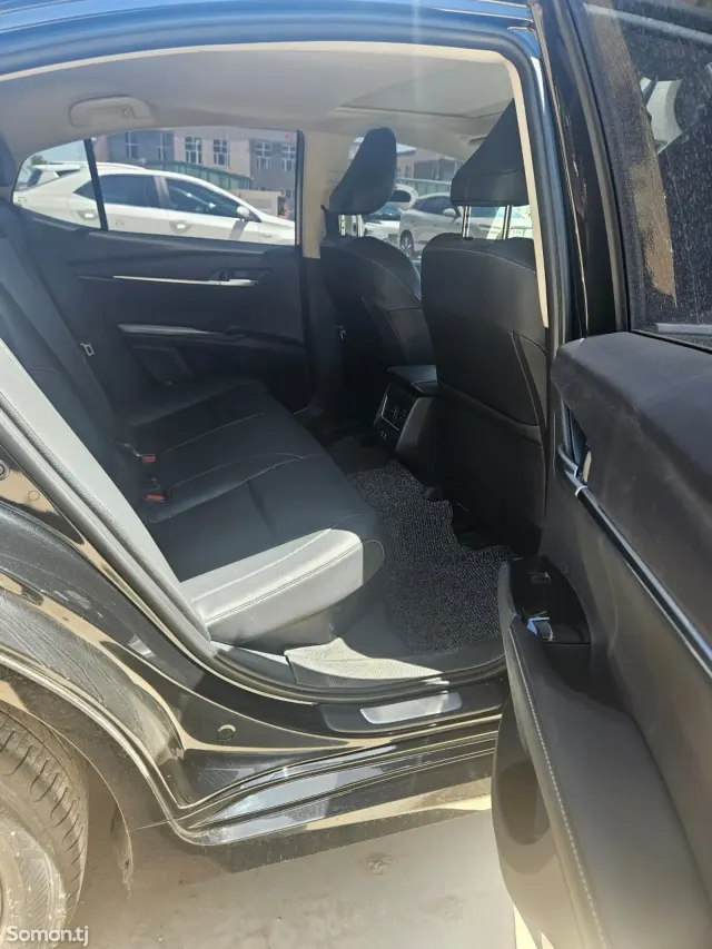 Toyota Camry 2025 · 2.0 AT