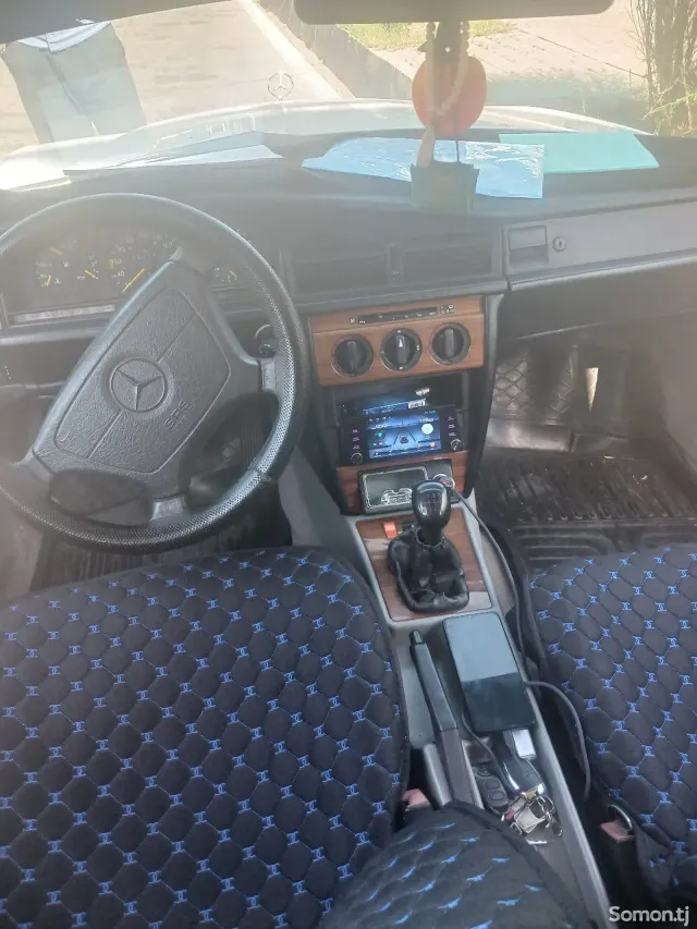 Mercedes-Benz W201 1997 · 2.0 MT